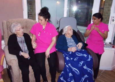 Miss Holiday Swing sings for residents at Loose Valley Care Home 2