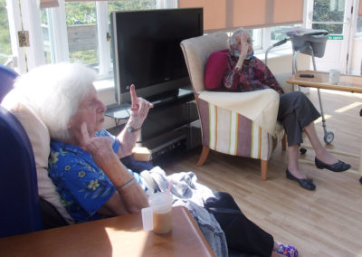 Singer Kevin Walsh entertaining residents of Loose Valley via video 4